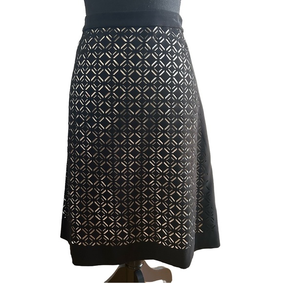WHBM Black & Cream Cut Out Skirt. Size 10 - Picture 1 of 5